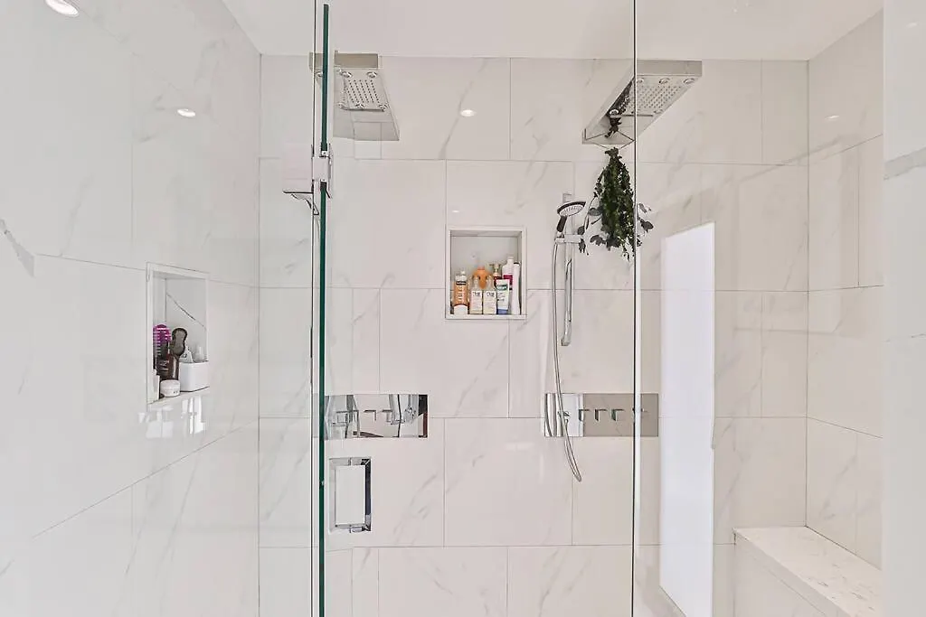 Daire Luxurious Spa Retreat - Toronto Escape