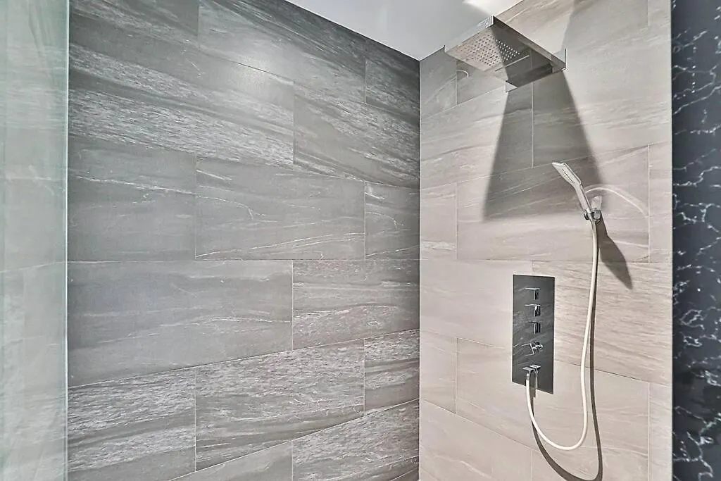 Daire Luxurious Spa Retreat - Toronto Escape